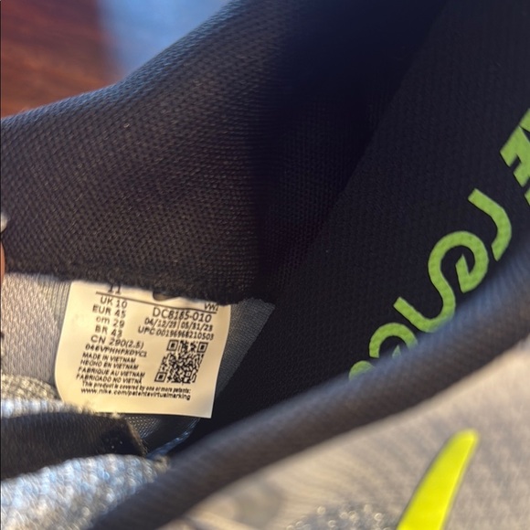 Nike Light Gray and Neon Yellow Running Shoes - Picture 5 of 6